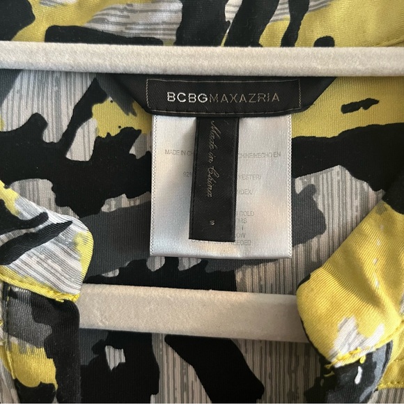 BCBGMaxAzria Button Down Abstract Vee Neck Top Size Small Yellow/Black - Picture 2 of 9